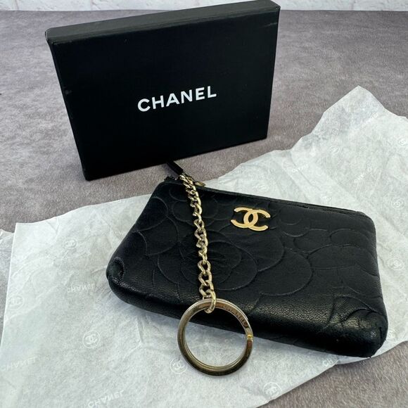 CHANEL Lambskin Camellia Embossed Key Holder Case Black - Picture 15 of 15